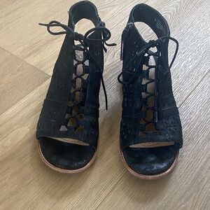 Black Lace-Up Women's Sandals